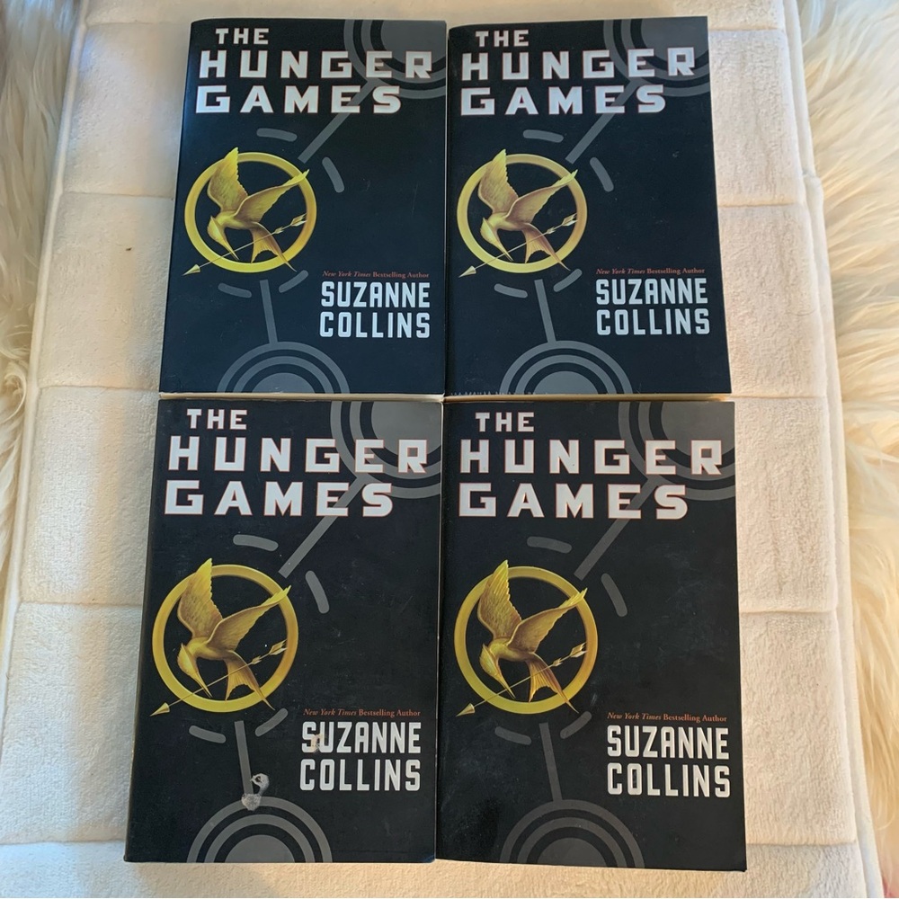 Family set 4 Hunger Games Book suzanne collins